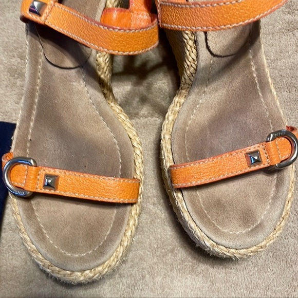 Authentic Prada leather sandals perfect for the spring and summer. - Picture 5 of 11
